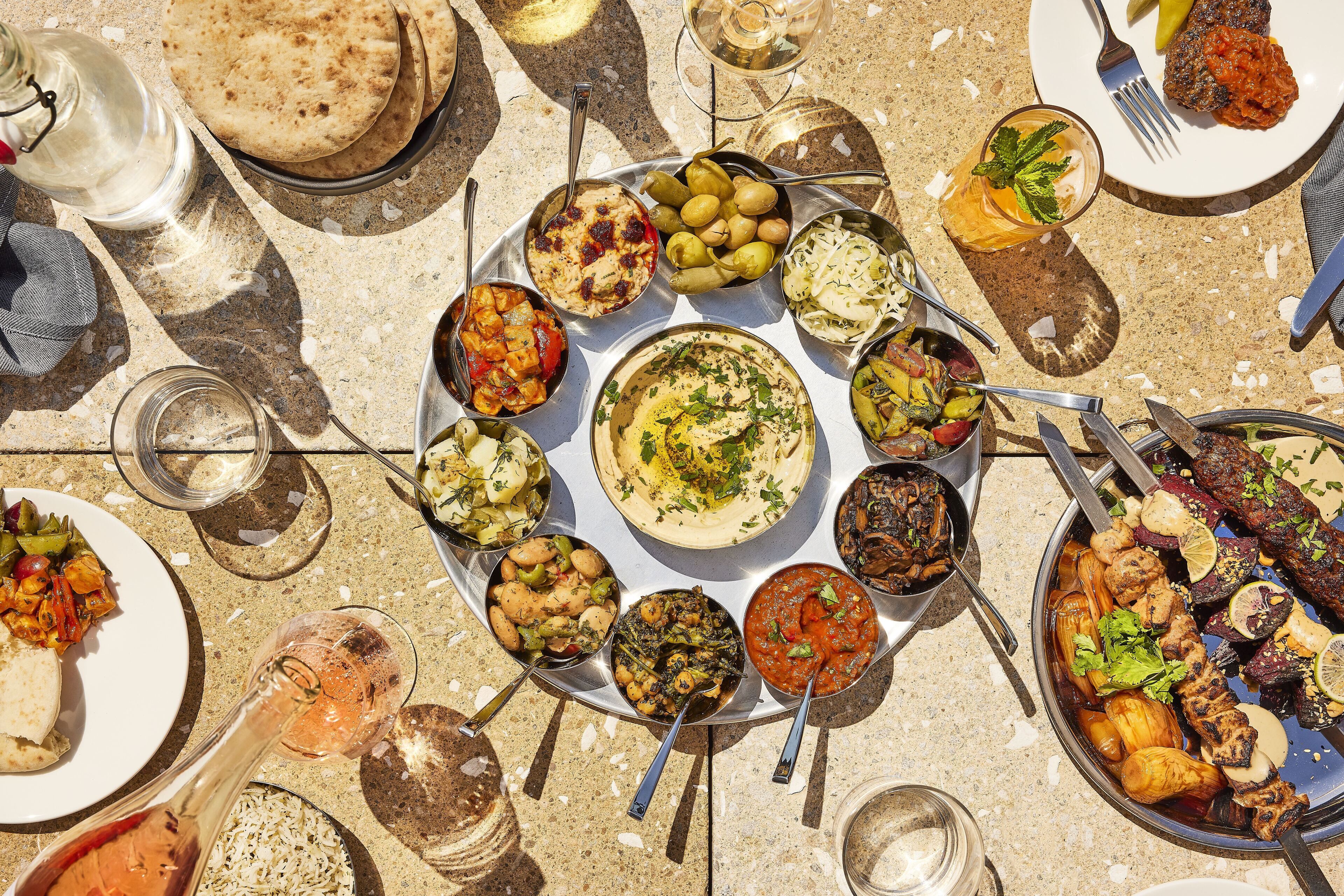 3 restaurants, breakfast served