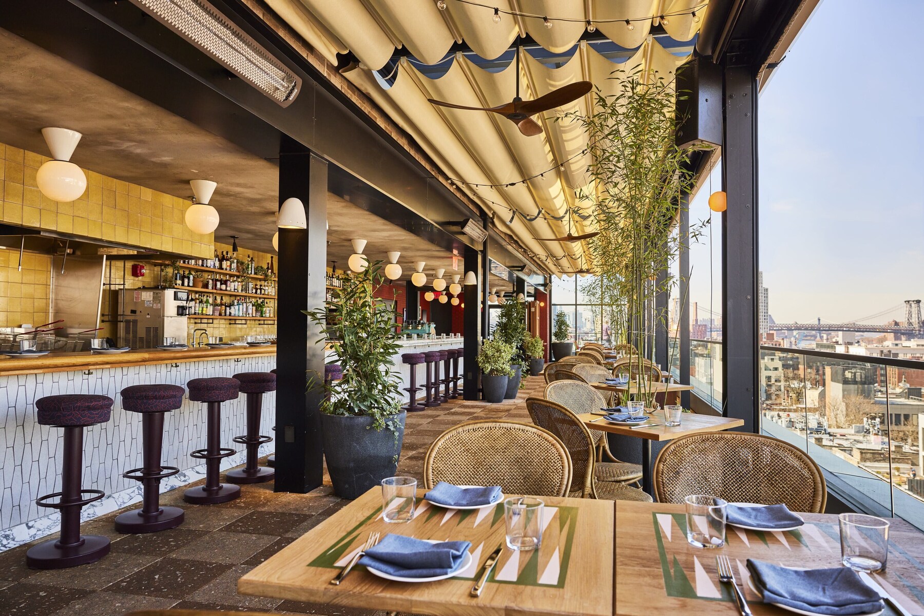 3 restaurants; breakfast, lunch, dinner, and brunch served