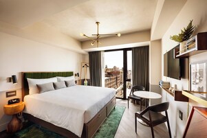 Egyptian cotton sheets, premium bedding, in-room safe, desk