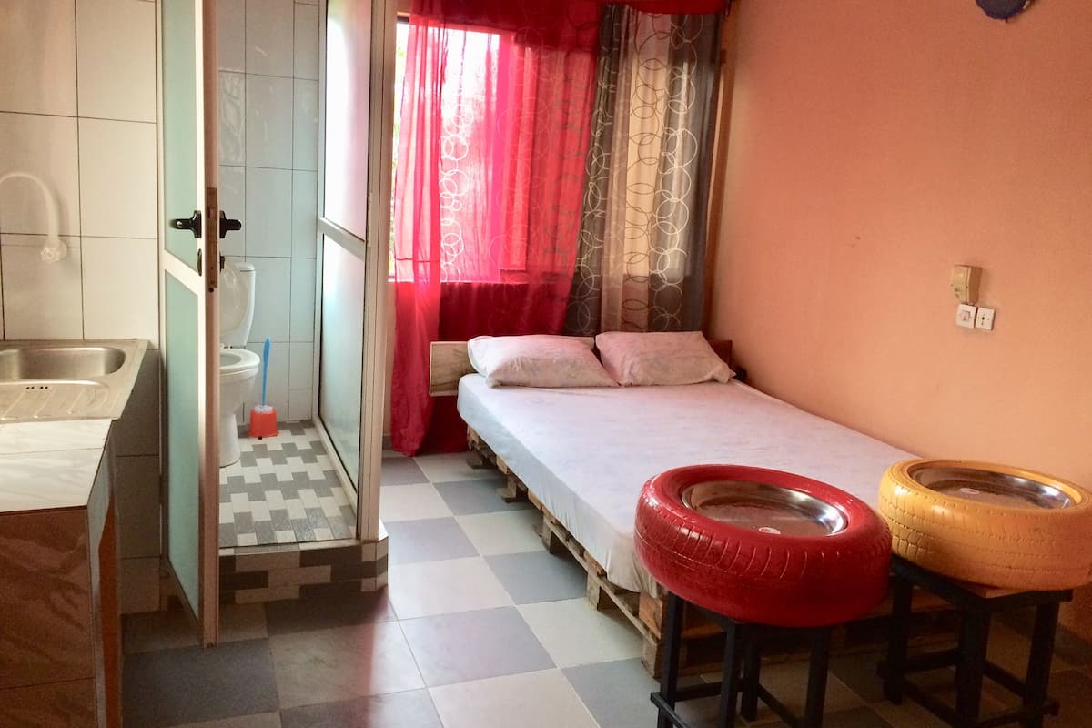 Comfort Double Room, 1 Double Bed, Non Smoking | Down comforters, individually decorated, individually furnished, desk