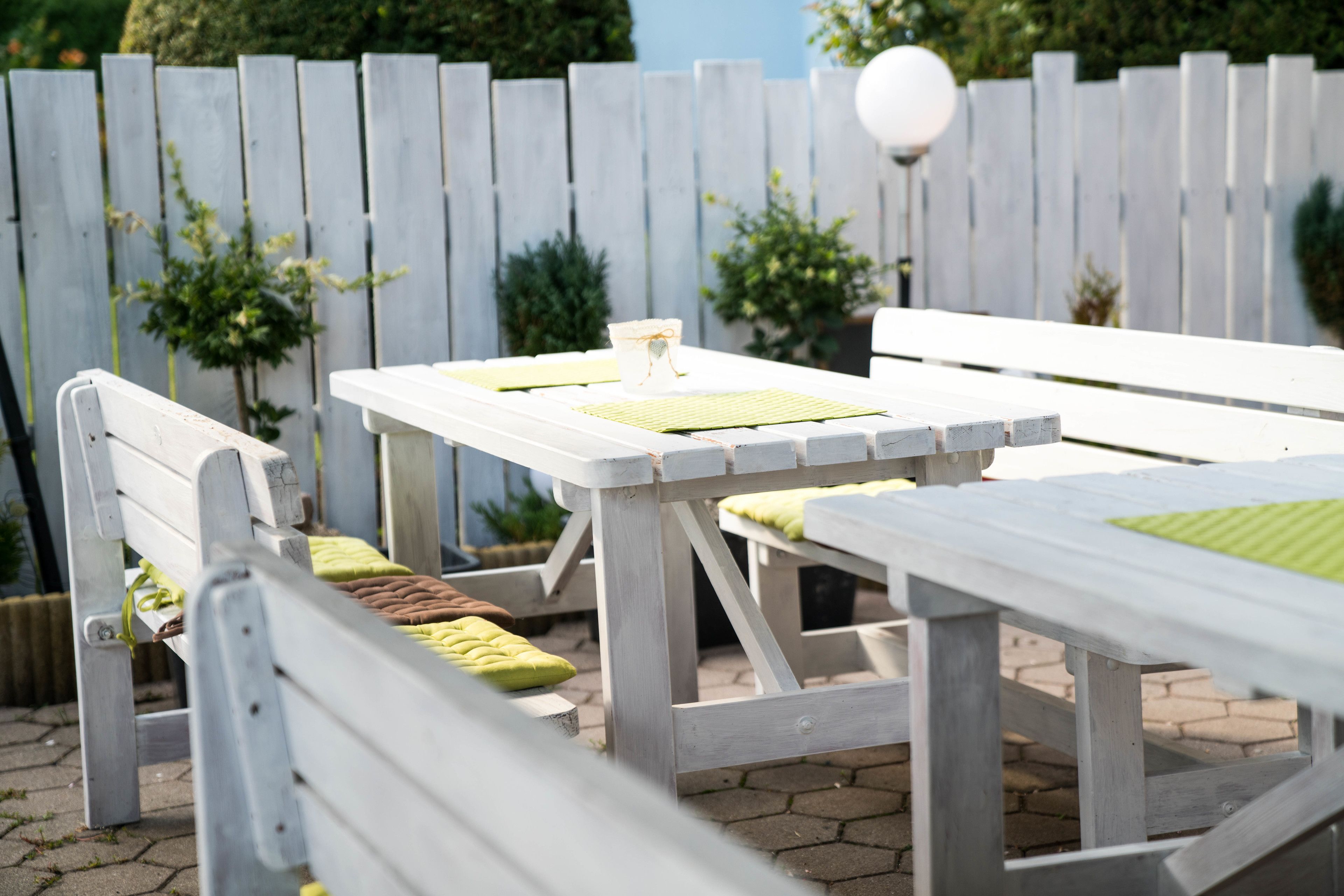 Der serveres morgenmad og italienske retter med udendørs servering 