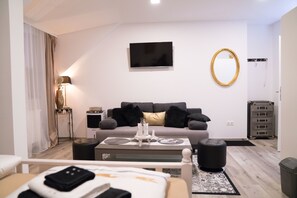 Deluxe Quadruple Room, Multiple Beds (Gold / Grey Nr 8) | TV