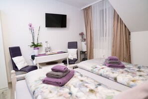 Deluxe Double Room, 1 King Bed (Lilla / Grey Nr. 9) | Egyptian cotton sheets, premium bedding, individually decorated