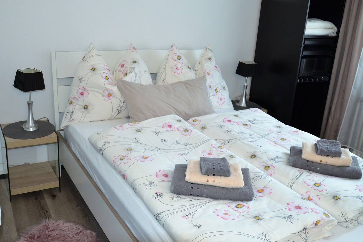 Classic Double Room, 1 King Bed, Garden View (Rose/Grey Nr 5) | Egyptian cotton sheets, premium bedding, desk, blackout drapes