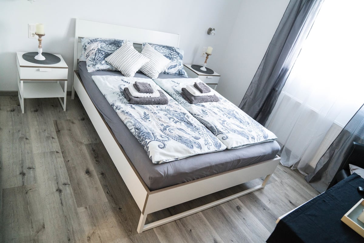 Deluxe Double Room, 1 King Bed (Beige/Grey Nr 7) | Room amenity