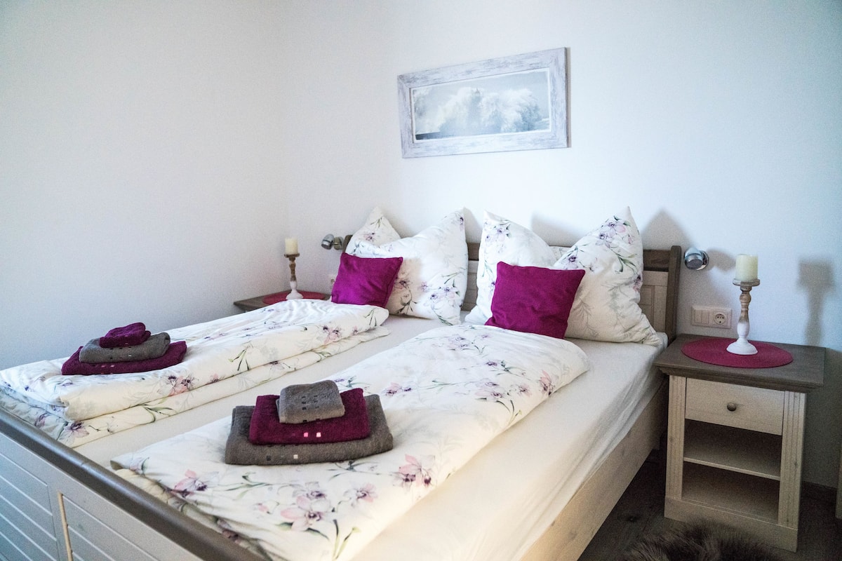 Deluxe Double Room, 1 King Bed (Bordeaux / Grey Nr 10) | Egyptian cotton sheets, premium bedding, individually decorated