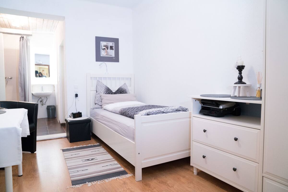 Double Room, 1 Twin Bed, Garden View (Brown / Grey Nr 3) | Egyptian cotton sheets, premium bedding, desk, blackout drapes