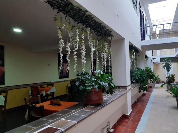 屋外ダイニングエリア