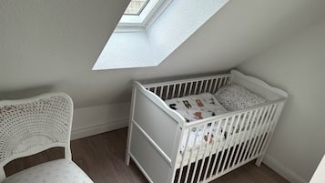 Apartment (Fledermaus) | Dihias secara berasingan, dilengkapkan perabot secara berasingan