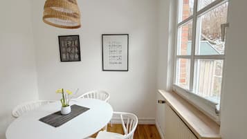 Apartment (Kalkberg) | Eigene Küche | Kühlschrank, Ofen, Herdplatte, Geschirrspüler