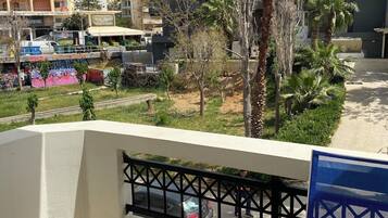 Studio Standar, Bebas Asap Rokok | Teras/patio