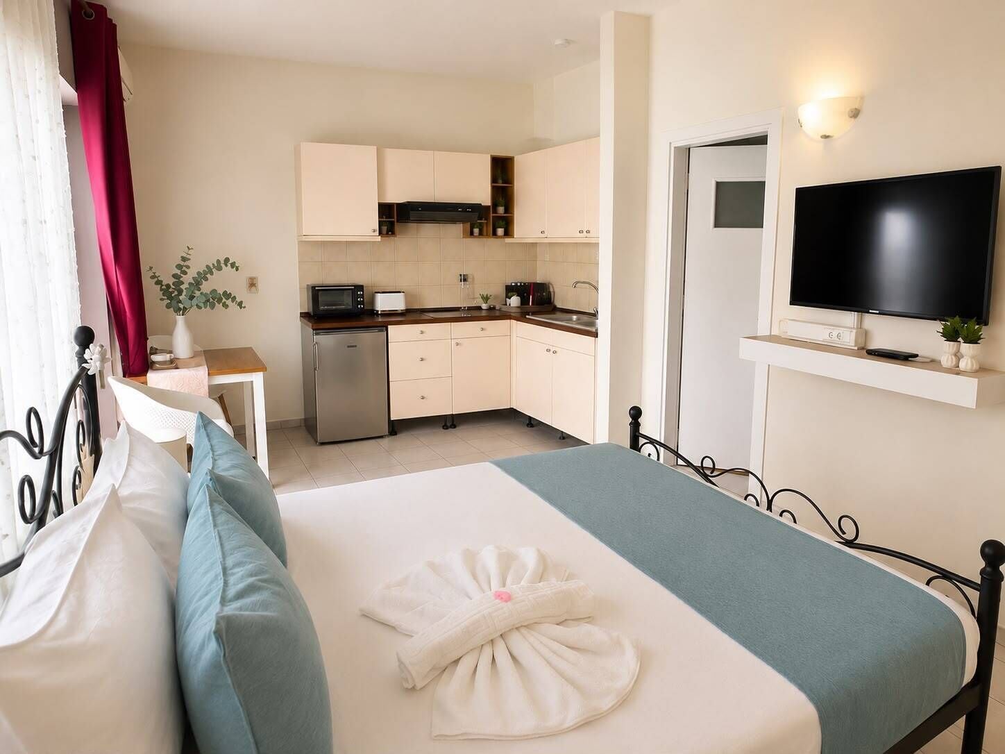 Superior Studio, 1 Queen Bed, Non Smoking | Egyptian cotton sheets, premium bedding, down comforters, minibar