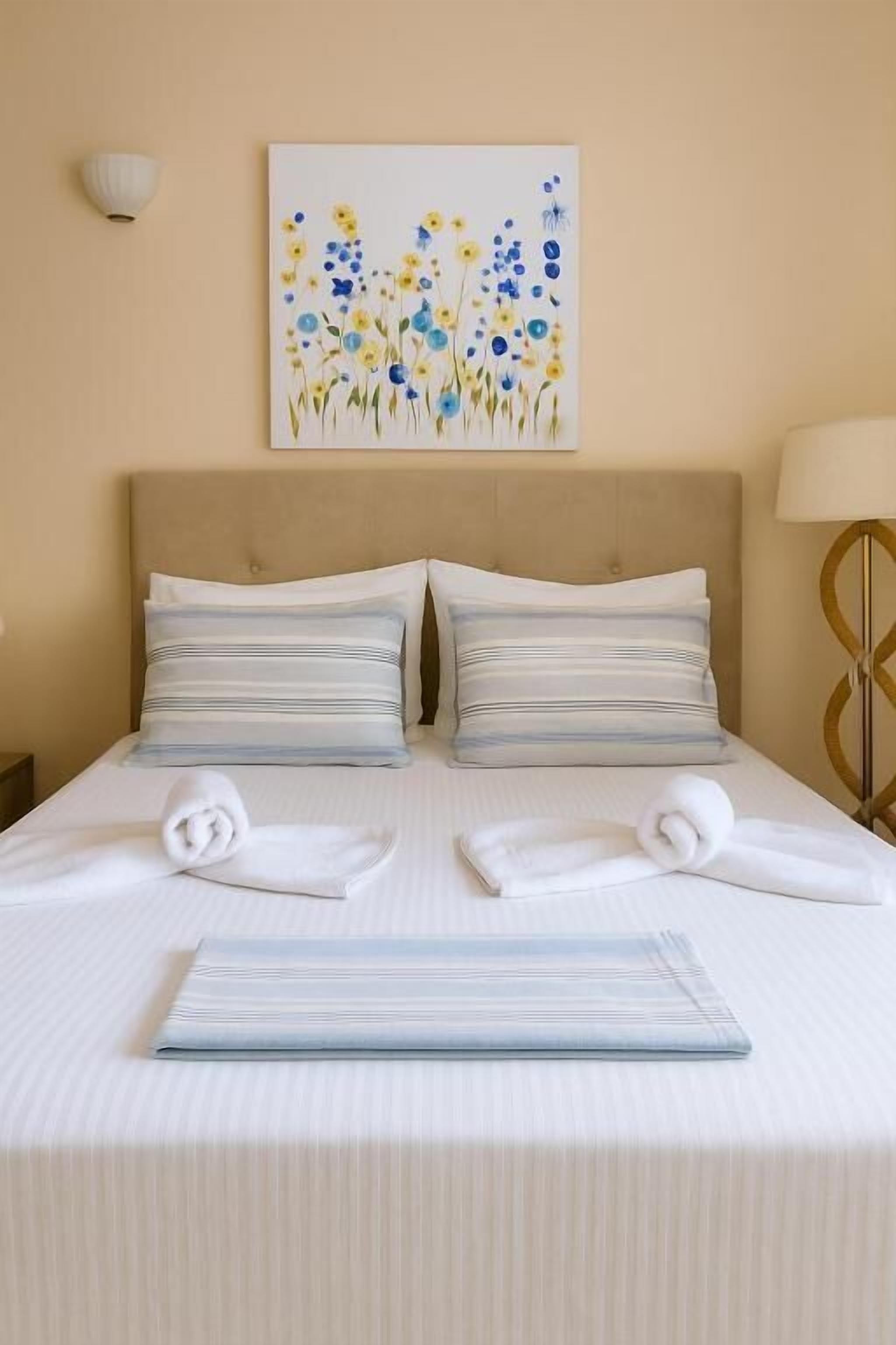 Quarto casal luxo, para não fumantes | Roupas de cama de algodão egípcio, roupas de cama premium, frigobar