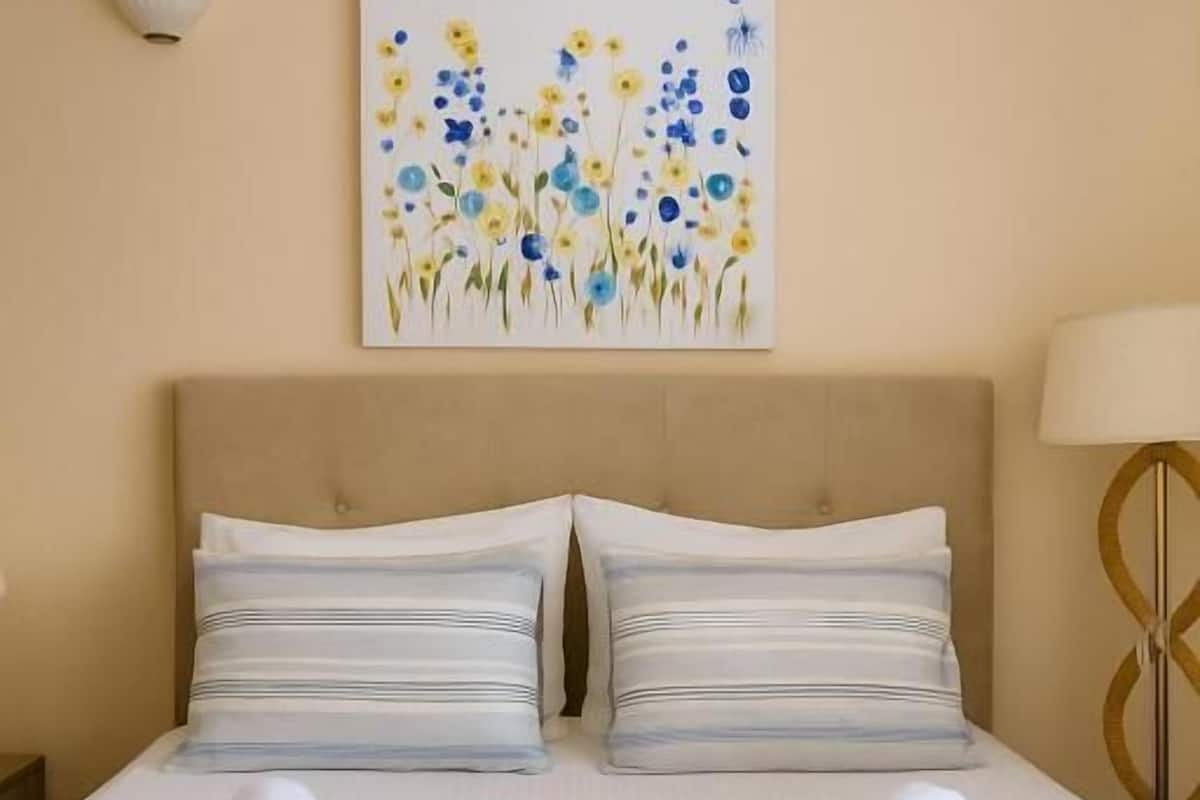 Quarto casal luxo, para não fumantes | Roupas de cama de algodão egípcio, roupas de cama premium, frigobar