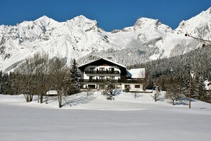 Unclassified image, 5 of 27, button - Sonnenhv Gel (Ramsau am Dachstein)