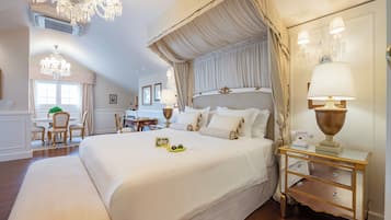 Presidential-Suite | Hochwertige Bettwaren, Minibar, Zimmersafe, individuell dekoriert