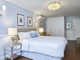 Sapphire | Hochwertige Bettwaren, Minibar, Zimmersafe, individuell dekoriert