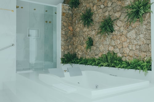 Presidentiële suite | Luxe beddengoed, een minibar, een kluis op de kamer