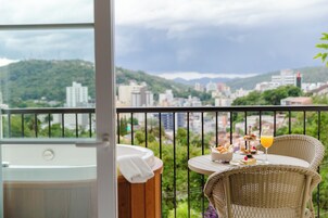 Ropa de cama de alta calidad y minibar