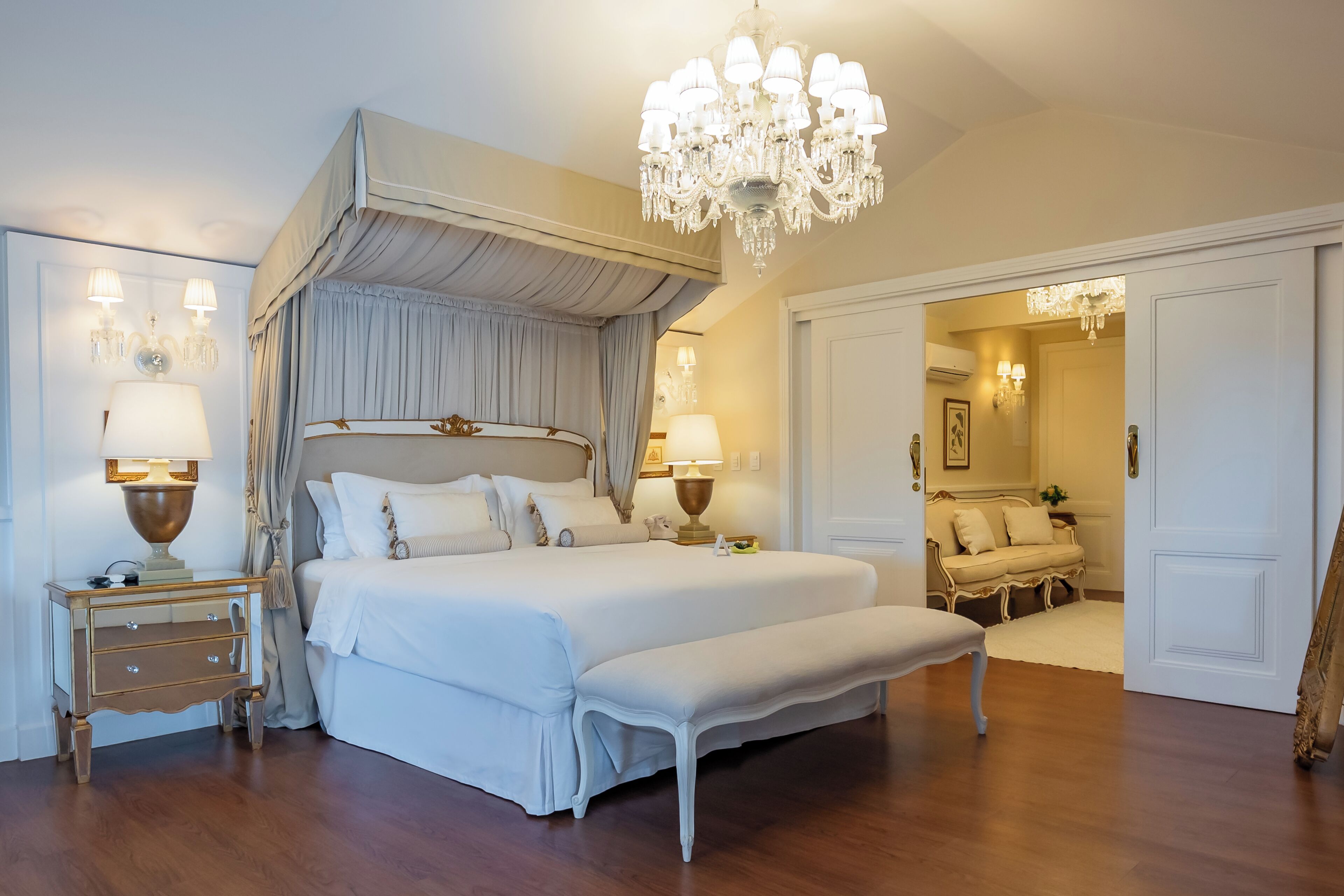 ห้องเพรสซิเดนเชียลสวีท | เครื่องนอนระดับพรีเมียม, มินิบาร์, ตู้นิรภัยในห้องพัก