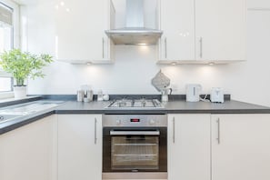 Apartment, 2 Bedrooms | Private kitchen