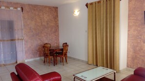 Family Apartment, Non Smoking | Living room - Coeur de ville (Yaoundé)