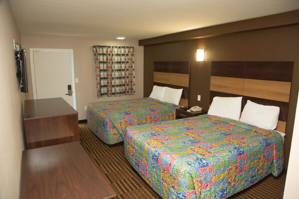 Standard Double Room | Blackout drapes, free WiFi - Executive Inn (Indianapolis)