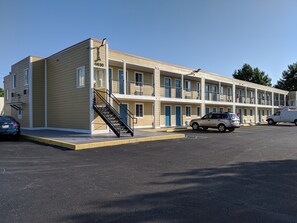 Exterior - Executive Inn (Indianapolis)