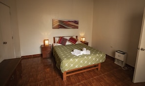Doppelzimmer, eigenes Bad | Kostenloses WLAN, Bettwäsche