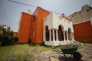 Courtyard - Ecopackers Hostel Lima (Lima)