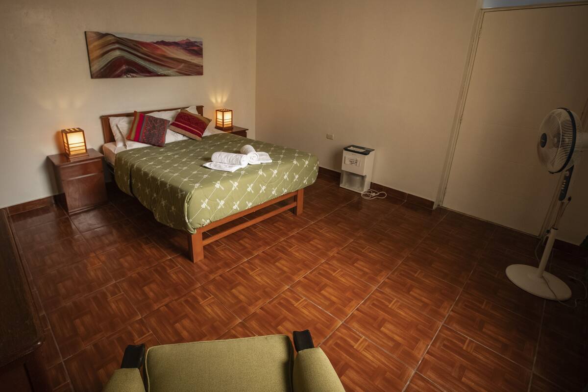 Doppelzimmer, eigenes Bad | Kostenloses WLAN, Bettwäsche