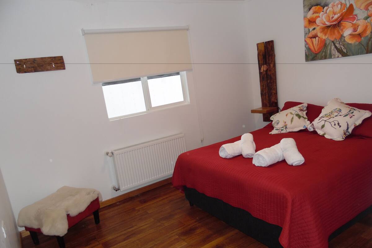 Double Room, 1 Queen Bed, Non Smoking, Private Bathroom | WiFi (free), bed sheets