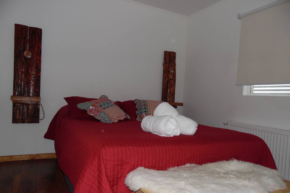 Double Room, 1 Queen Bed, Non Smoking, Shared Bathroom | WiFi (free), bed sheets