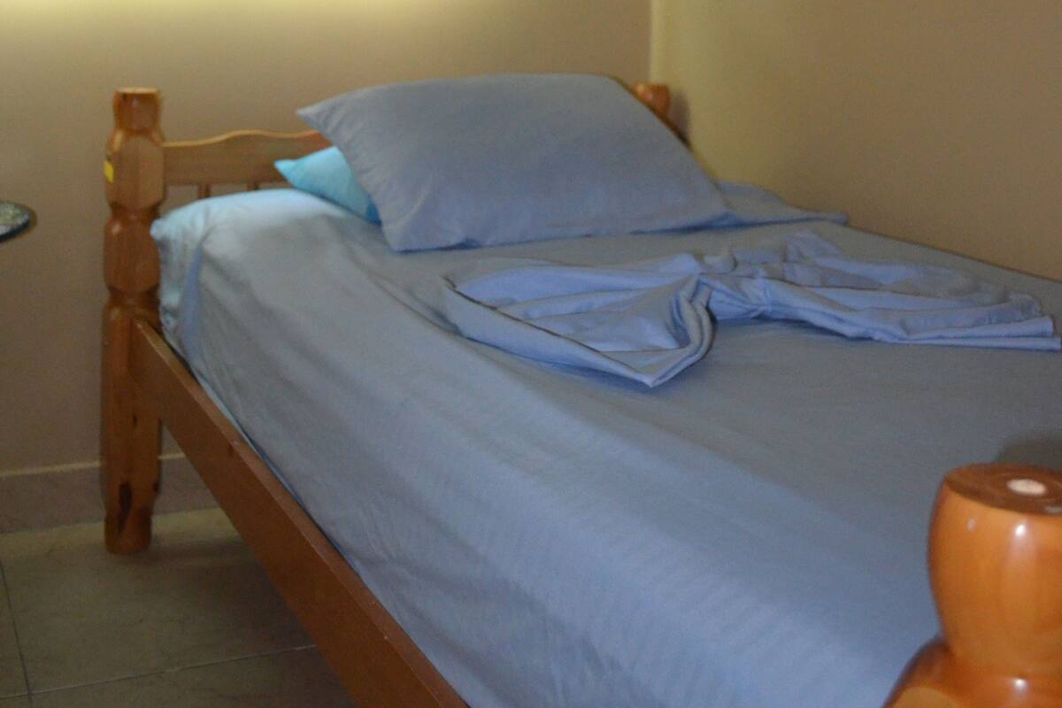 City Single Room, 1 Twin Bed, Non Smoking | WiFi (free)