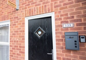 Property entrance - Magdalen quarters (Exeter)