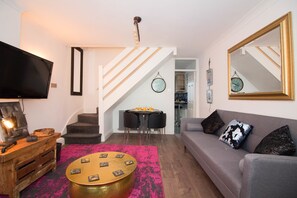 Apartment, 3 Bedrooms, Non Smoking | Living room | Flat-screen TV - Magdalen quarters (Exeter)