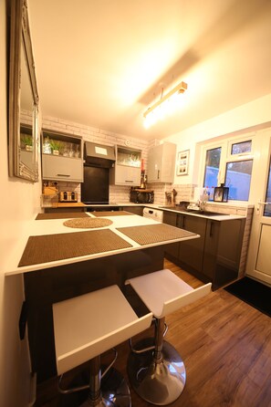 Apartment, 3 Bedrooms, Non Smoking | Private kitchen | Full-size fridge, microwave, oven, stovetop - Magdalen quarters (Exeter)