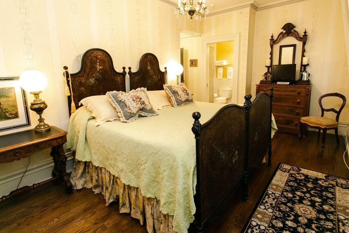Luxury Double Room, Ensuite, Garden View (The Morgan Room)