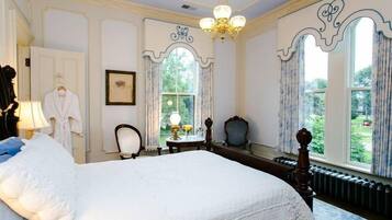 Chambre double, salle de bain attenante, vue sur le jardin (The Jane Robbins Room)