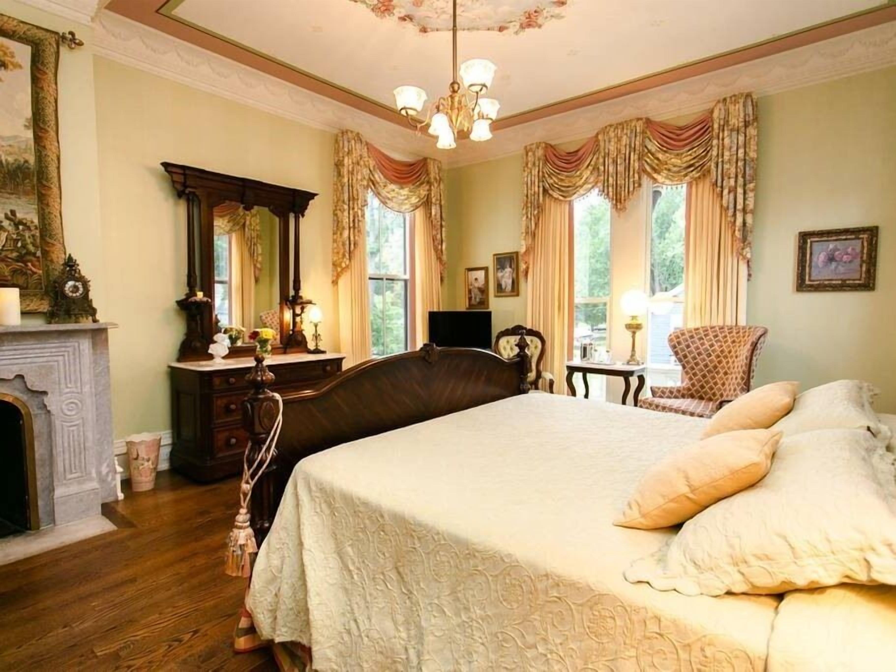 Luxury Double Room, Ensuite, Garden View (The Cupids & Roses Room)
