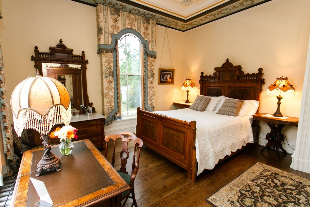 Superior Double Room, Ensuite, Garden View (The Silas Robbins Room)