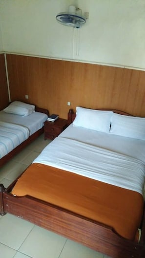 Deluxe-Doppelzimmer zur Einzelnutzung, Nichtraucher | Individuell dekoriert, Schreibtisch, laptopgeeigneter Arbeitsplatz
