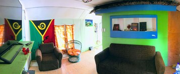 Bungalow básico, accesible para personas con discapacidad | Zona de estar