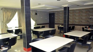 Breakfast, lunch and dinner served - Echo Spring Hotel (Lagos)