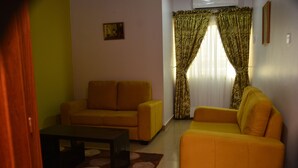 Executive Studio, 1 King Bed, Non Smoking | Living room | 32-inch flat-screen TV with cable channels, TV - Echo Spring Hotel (Lagos)