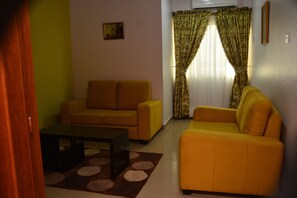 이그제큐티브 스튜디오, 킹사이즈침대 1개, 금연 | 거실 | 케이블 채널 시청이 가능한 32인치 평면 TV, TV