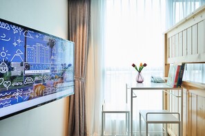 Kids Room - 2 Adults + 2 Child below 12 years old (Not allowed from age 13 to 19) | In-room safe, desk, blackout drapes, iron/ironing board - Chason Hotel the Read (Seogwipo)