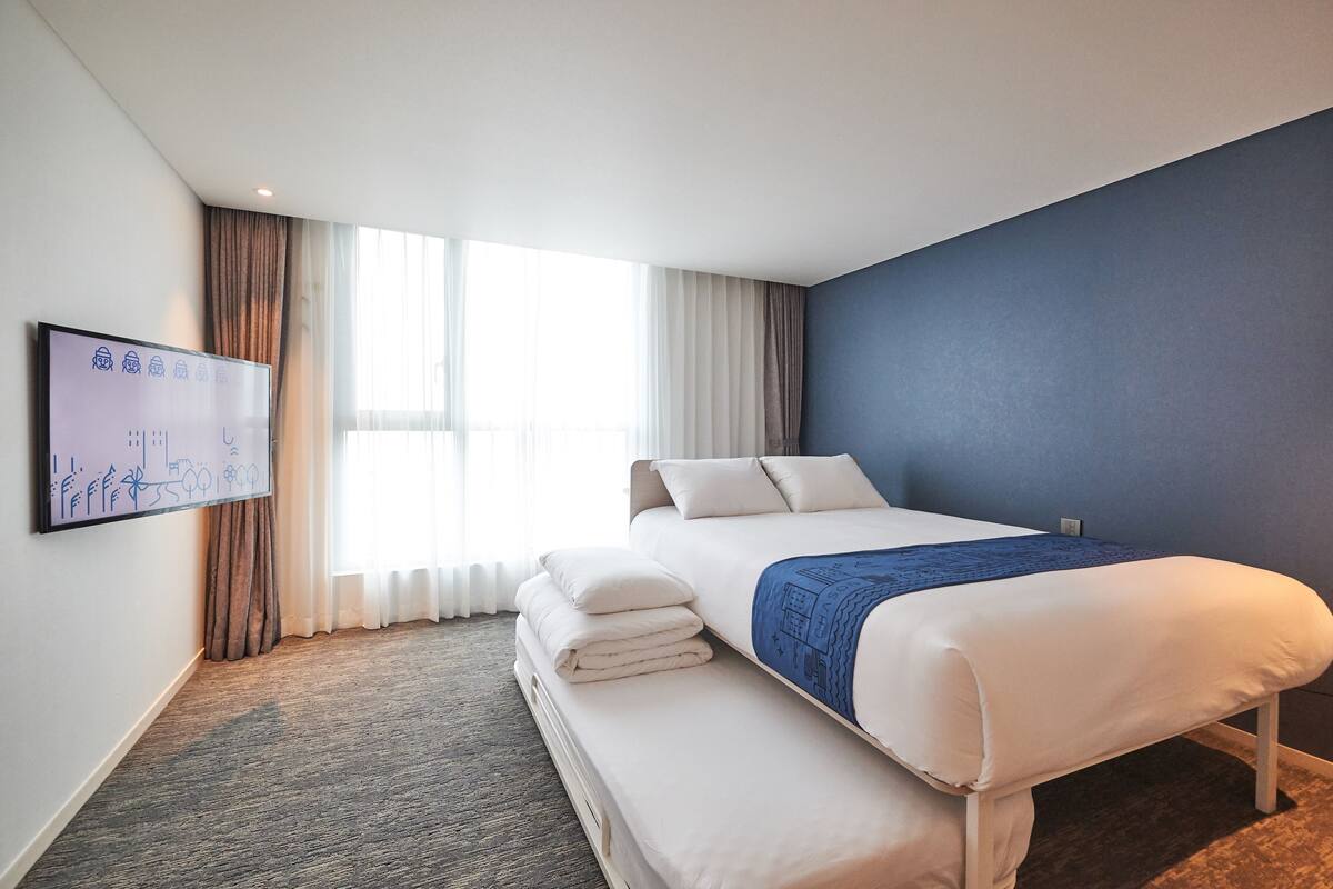 In-room safe, desk, blackout drapes, iron/ironing board (on request)