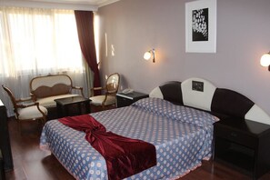 Premium bedding, minibar, in-room safe, desk - Hotel Akyuz (Ankara)