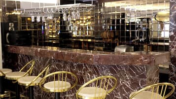 Bar (trong khuôn viên)
